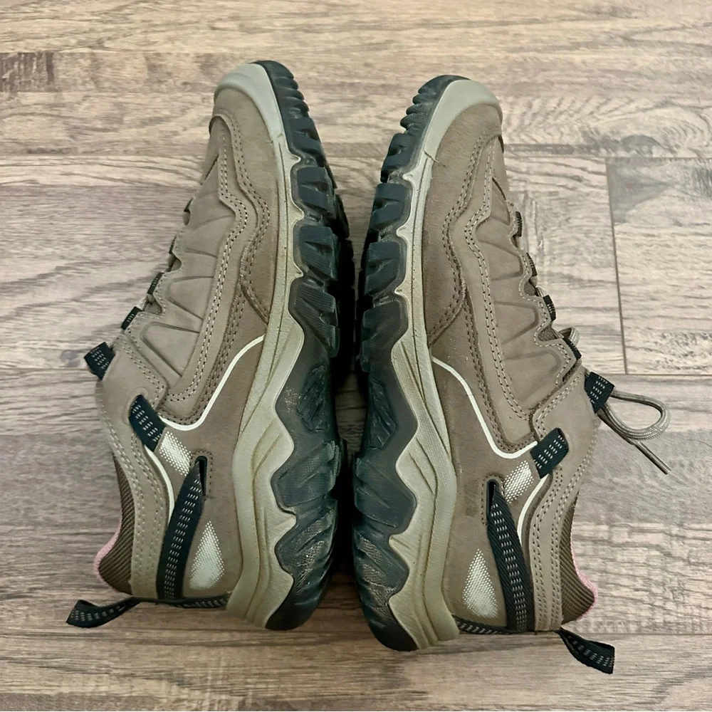 Keen Women's Taupe Hiking Shoe with Pink Lining